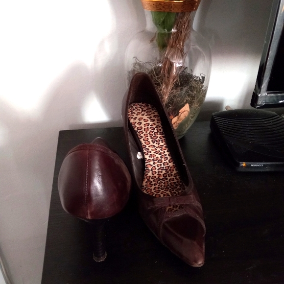 Pointed Toe Stiletto Heels - Picture 3 of 5